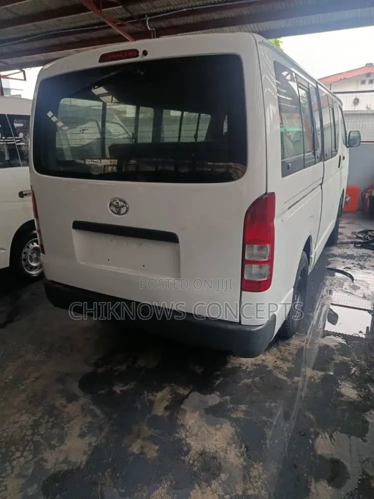 Toyota HiAce 2012 White