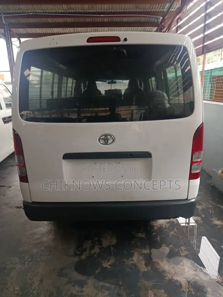 Toyota HiAce 2012 White