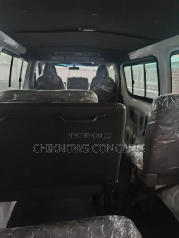 Toyota HiAce 2012 White