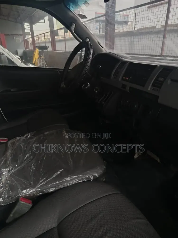 Toyota HiAce 2012 White