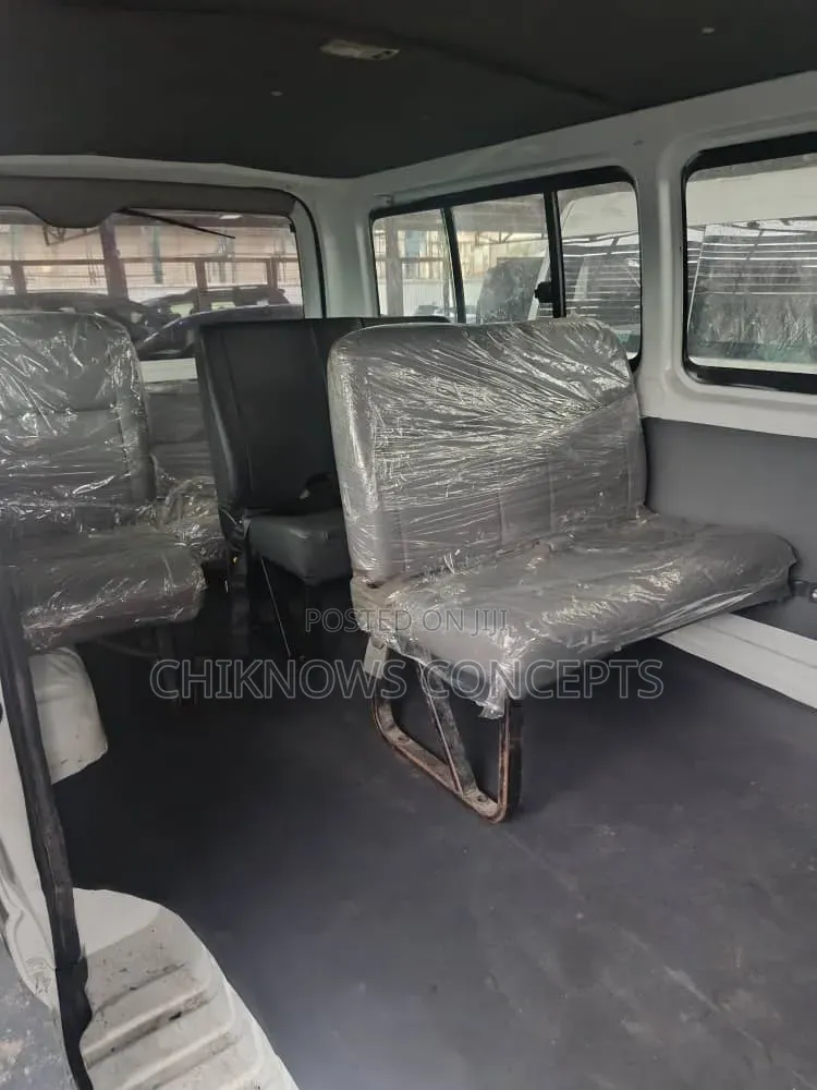 Toyota HiAce 2012 White