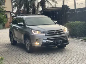 Toyota Highlander LE 4x2 V6 (3.5L 6cyl 8A) 2017 Silver