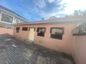 3bdrm Apartment in Lekki Phase 1 for rent