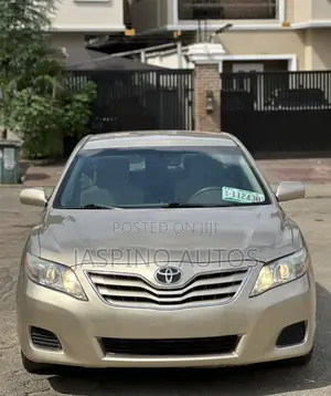 Toyota Camry 2010 Gold