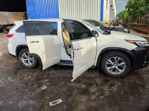 Toyota Highlander XLE 4dr SUV (3.5L 6cyl 6A) 2015 White