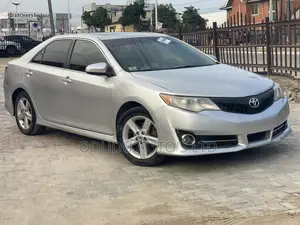 Toyota Camry SE 4dr Sedan (2.5L 4cyl 6A) 2012 Silver