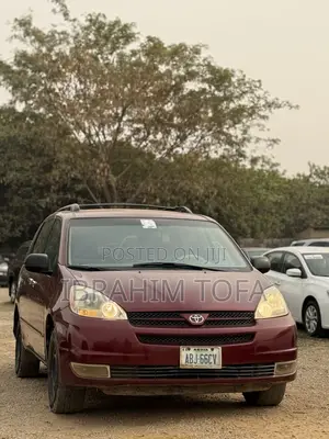 Toyota Sienna 2005 Red