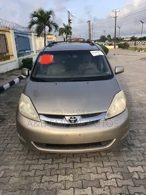 Toyota Sienna 2009 Gold