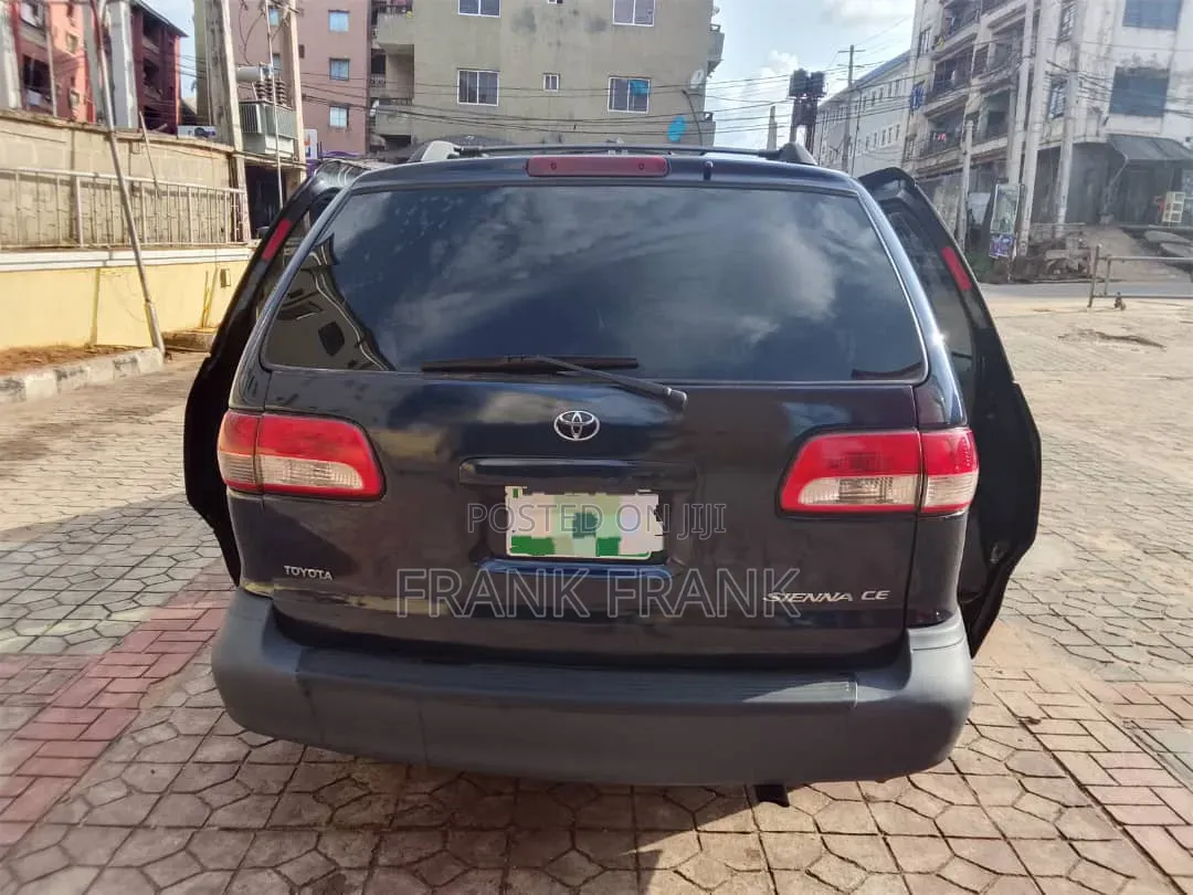 Toyota Sienna 2003 Blue