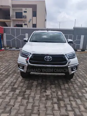 Toyota Hilux 2020 White