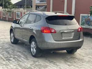 Nissan Rogue SV 4dr SUV (2.5L 4cyl CVT) 2014 Gray