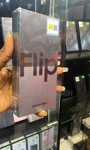New Samsung Galaxy Z Flip4 256 GB Purple