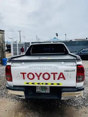 Toyota Hilux Revo Double Cab Petrol 2.7 RWD 2022 White