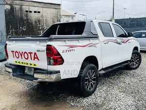 Toyota Hilux Revo Double Cab Petrol 2.7 RWD 2022 White