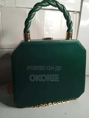 Luxury Green Box Clutch Handbag With Gold Chain Strap