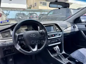 Hyundai Sonata SE 2018 White