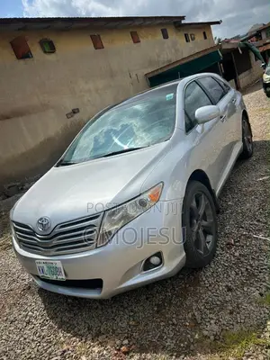 Toyota Venza XLE 2010 Silver