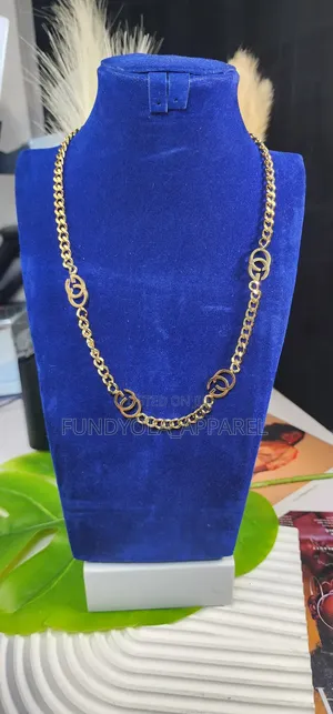 Gold Orbit Curb Chain