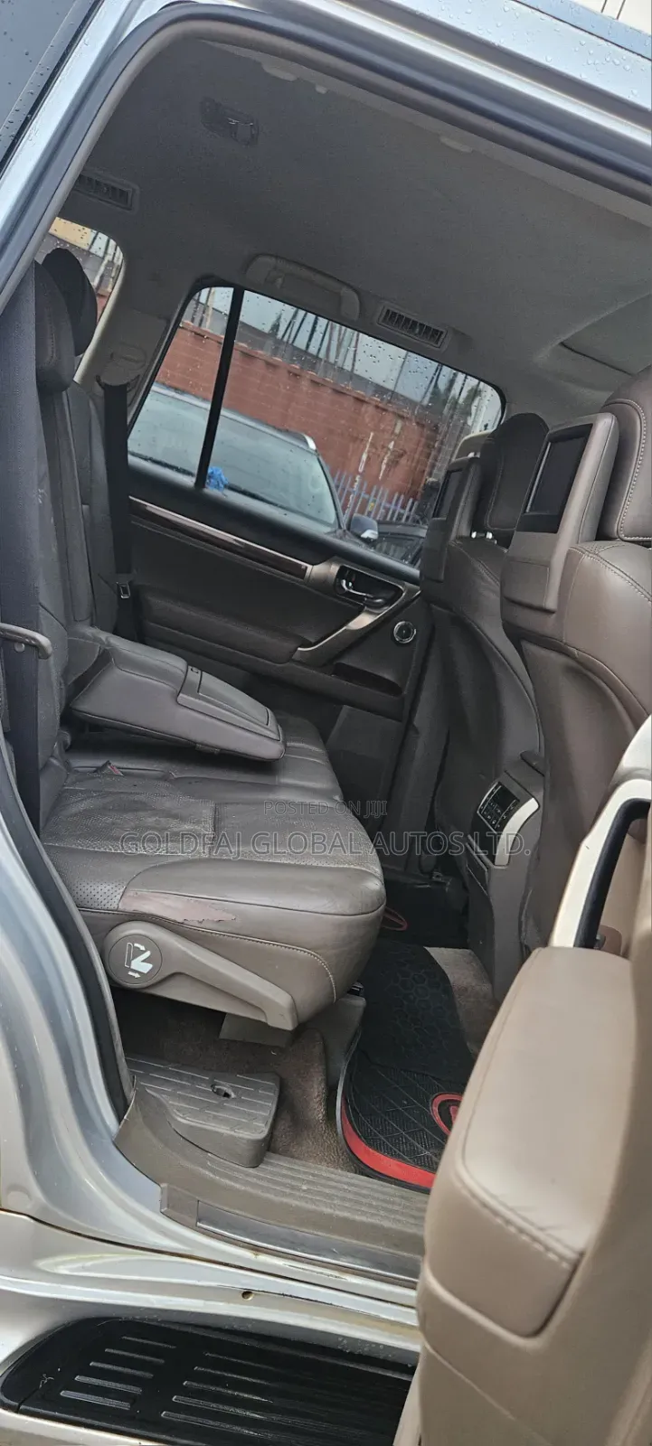 Lexus GX 2011 Silver