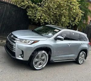 Toyota Highlander Limited Platinum 4dr SUV AWD (3.5L 6cyl 6A) 2015 Gray