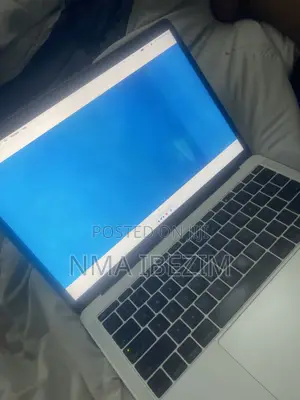 Laptop Apple MacBook Pro 2017 8GB Intel Core i5 SSD 640GB