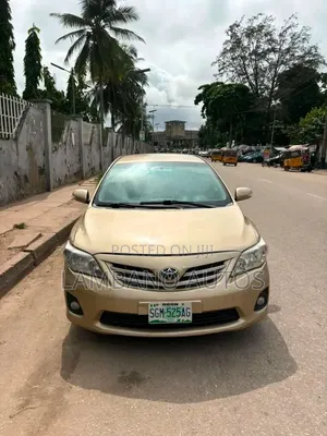 Toyota Corolla 2012 Gold