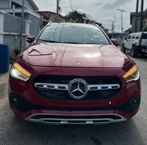 Mercedes-Benz GLA 250 2021 Burgundy
