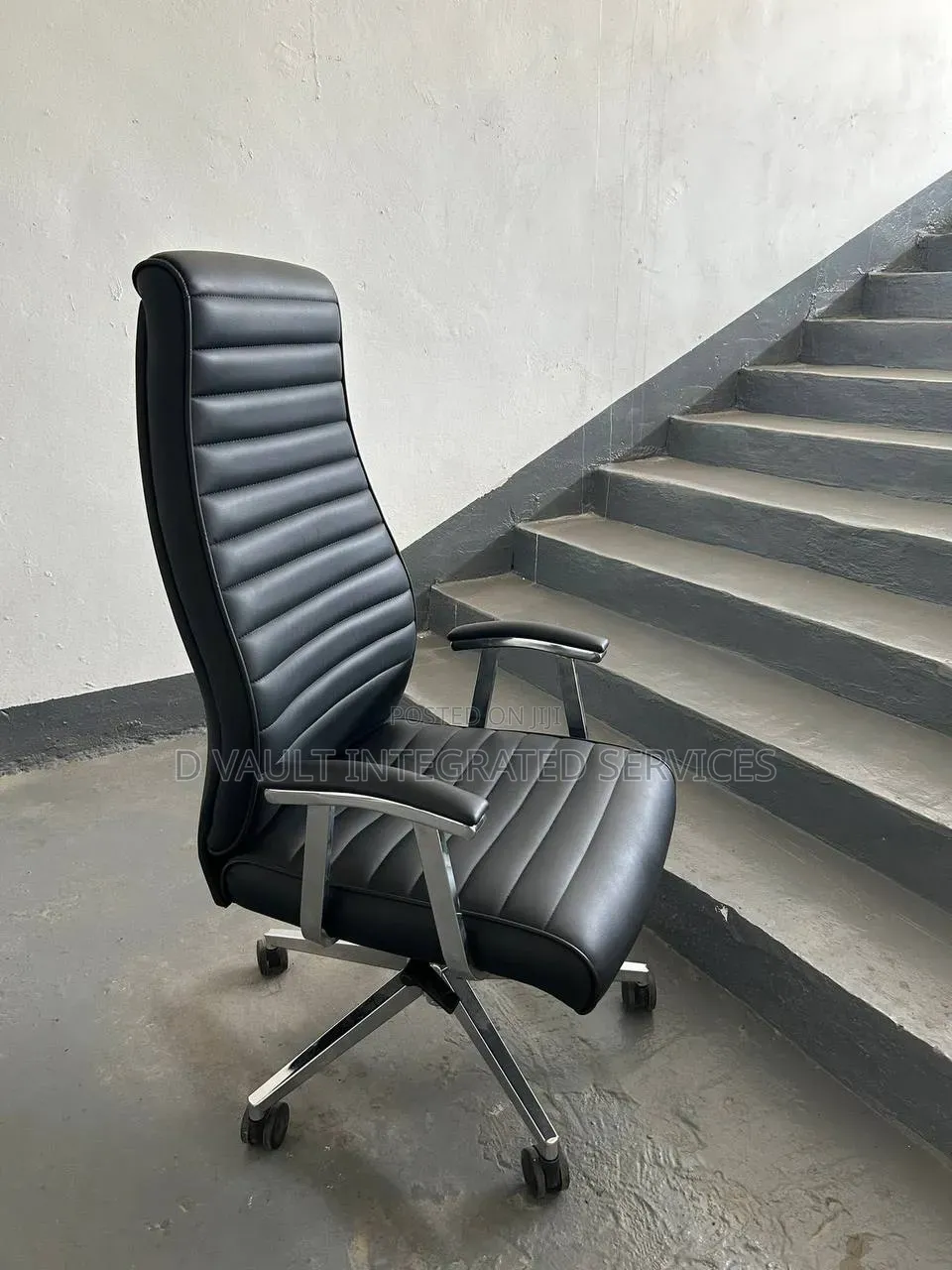 Office Chair / Modern Swivel Chair