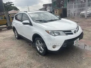 Toyota RAV4 XLE 4dr SUV (2.5L 4cyl 6A) 2015 White