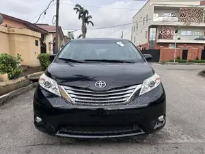 Toyota Sienna Limited Premium 7 Passenger (3.5L 6cyl 8A) 2017 Black