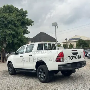 New Toyota Hilux 2025 White