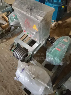 Imported Manure Scrapper Machine 2lines 3lines Available.