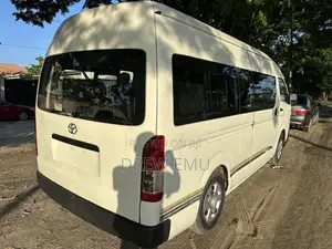 Toyota HiAce 2014 White