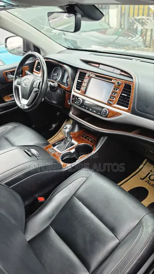 Toyota Highlander XLE 4x4 V6 (3.5L 6cyl 8A) 2018 Black
