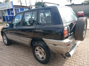 Toyota RAV4 Automatic 2000 Black