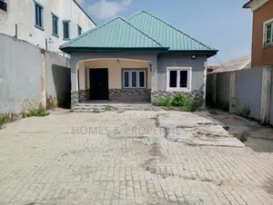 3bdrm Bungalow in Uba Axis, Awoyaya for rent
