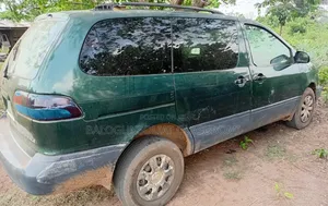 Toyota Sienna LE & 1 hatch 2000 Green