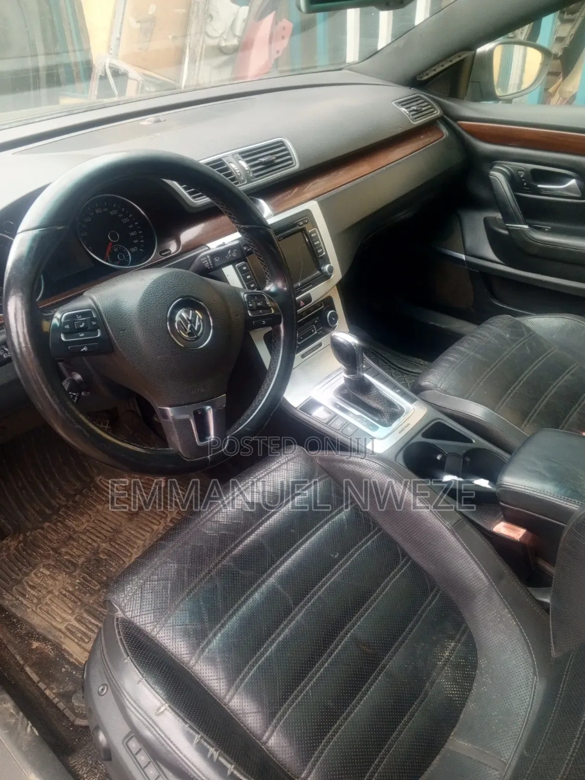 Volkswagen Passat 2011 Gold