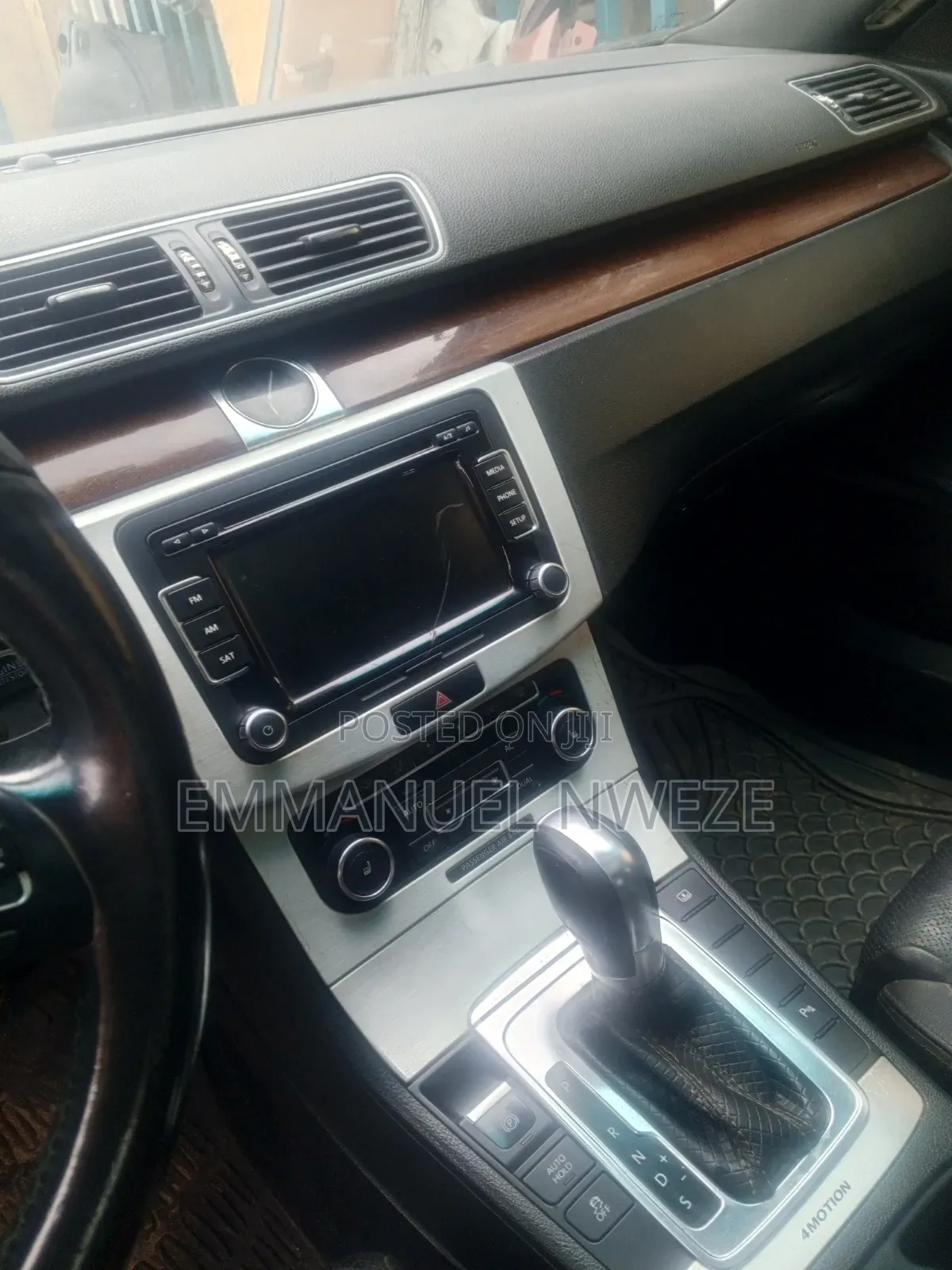 Volkswagen Passat 2011 Gold