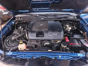 Toyota Hilux 3.0 D-4D 4x4 2014 Blue