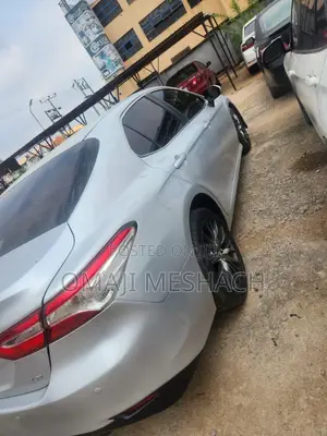 Toyota Camry 2018 Silver