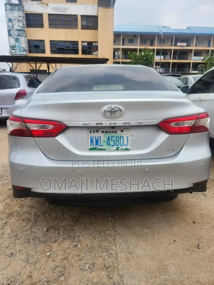 Toyota Camry 2018 Silver