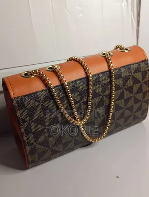 Elegant Women's Pu Leather Chain Crossbody Bag – Brown