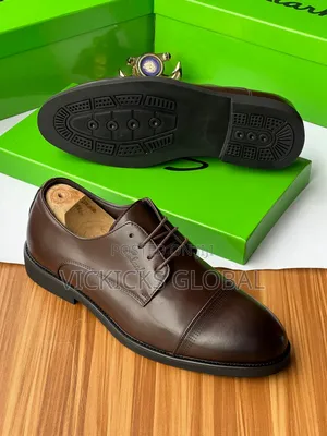 Clarks Leather Derby Shoes – Timeless Formal Elegance