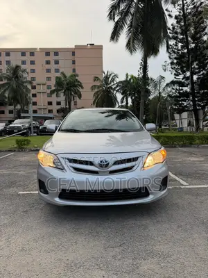 Toyota Corolla LE 4dr Sedan (1.8L 4cyl 4A) 2011 Silver