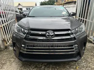 Toyota Highlander XLE 4x2 V6 (3.5L 6cyl 8A) 2018 Gray