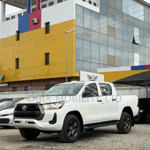 New Toyota Hilux 2025 White