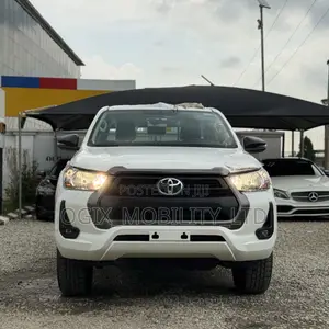 New Toyota Hilux 2025 White