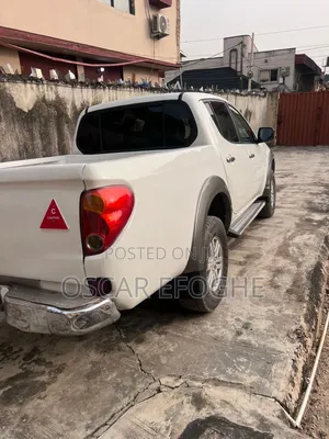 Mitsubishi L200 2014 White