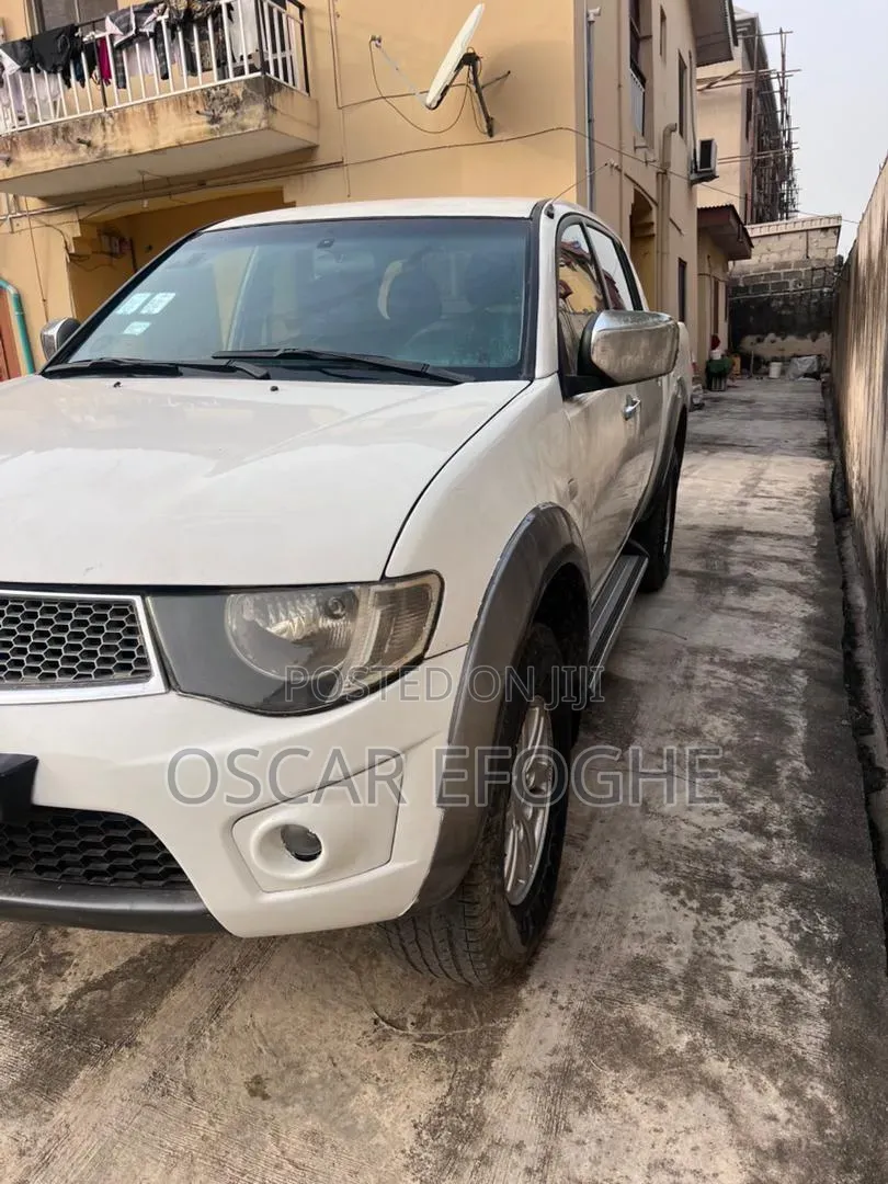 Mitsubishi L200 2014 White